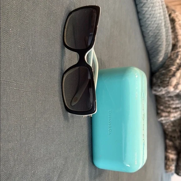 Tiffany & Co. Sunglasses Case in Aqua Large Tiffany & Co. Sunglasses/Eyeglasses hard case aqua  main image 4